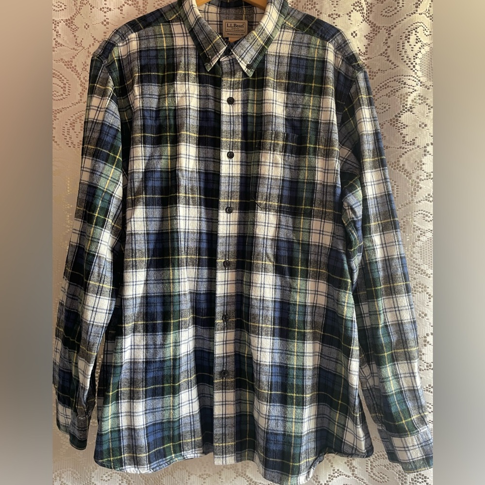 L.L. BEAN Men's XL Plaid Button-Down Med to Heavy Weight Flannel Shirt